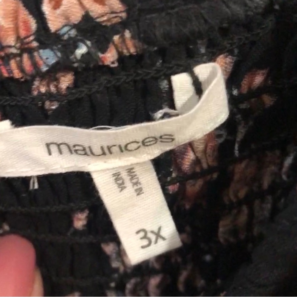 Woman’s plus size top - Picture 2 of 3